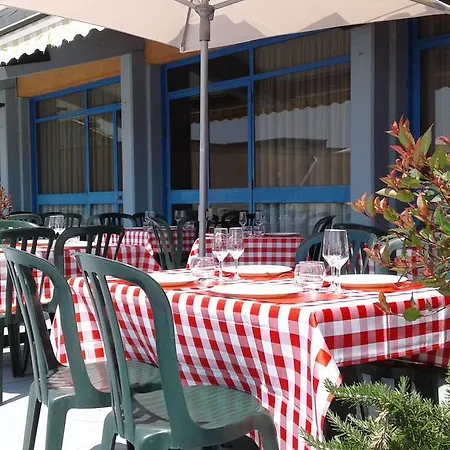 Vvf Le Pays Cathare Carcassonne Holiday park *